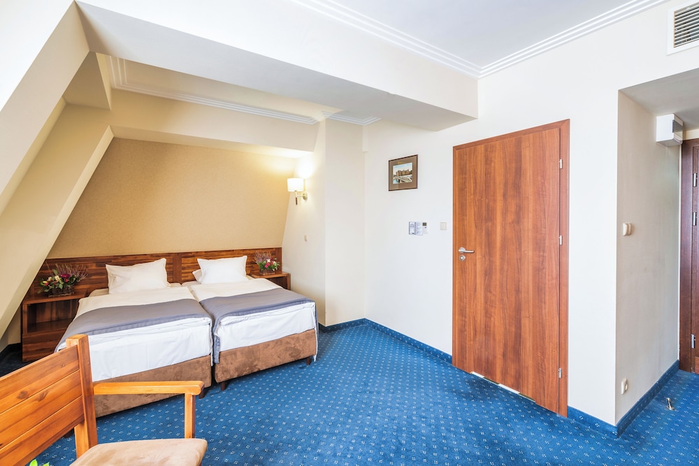 Hotel Piast 12/50