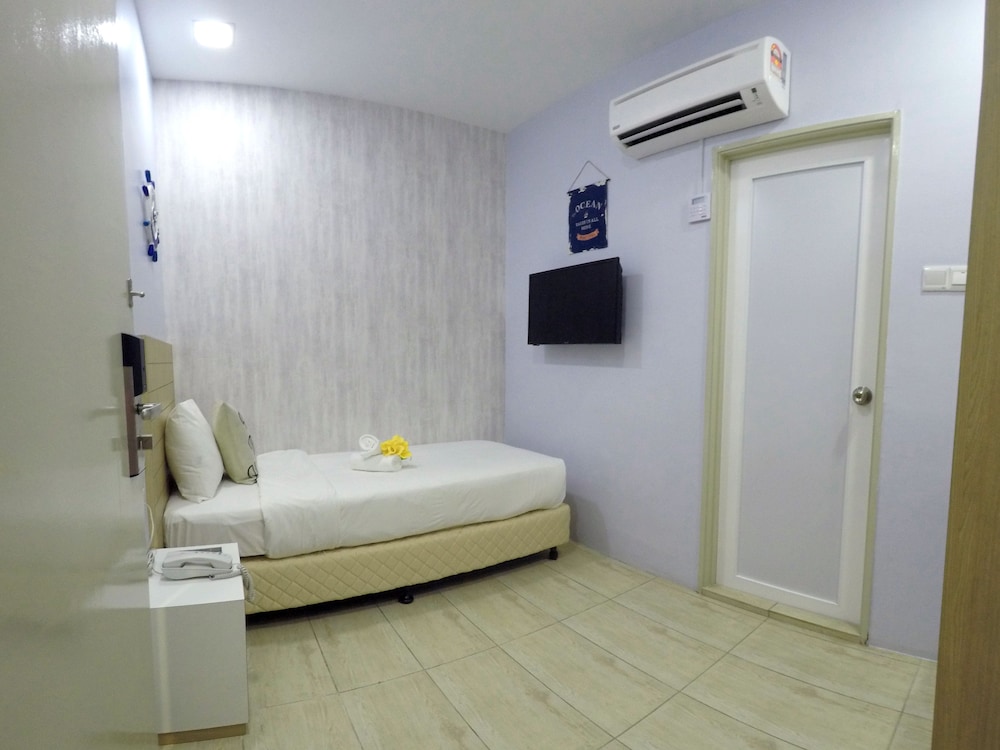 ROOM, SINGLE
