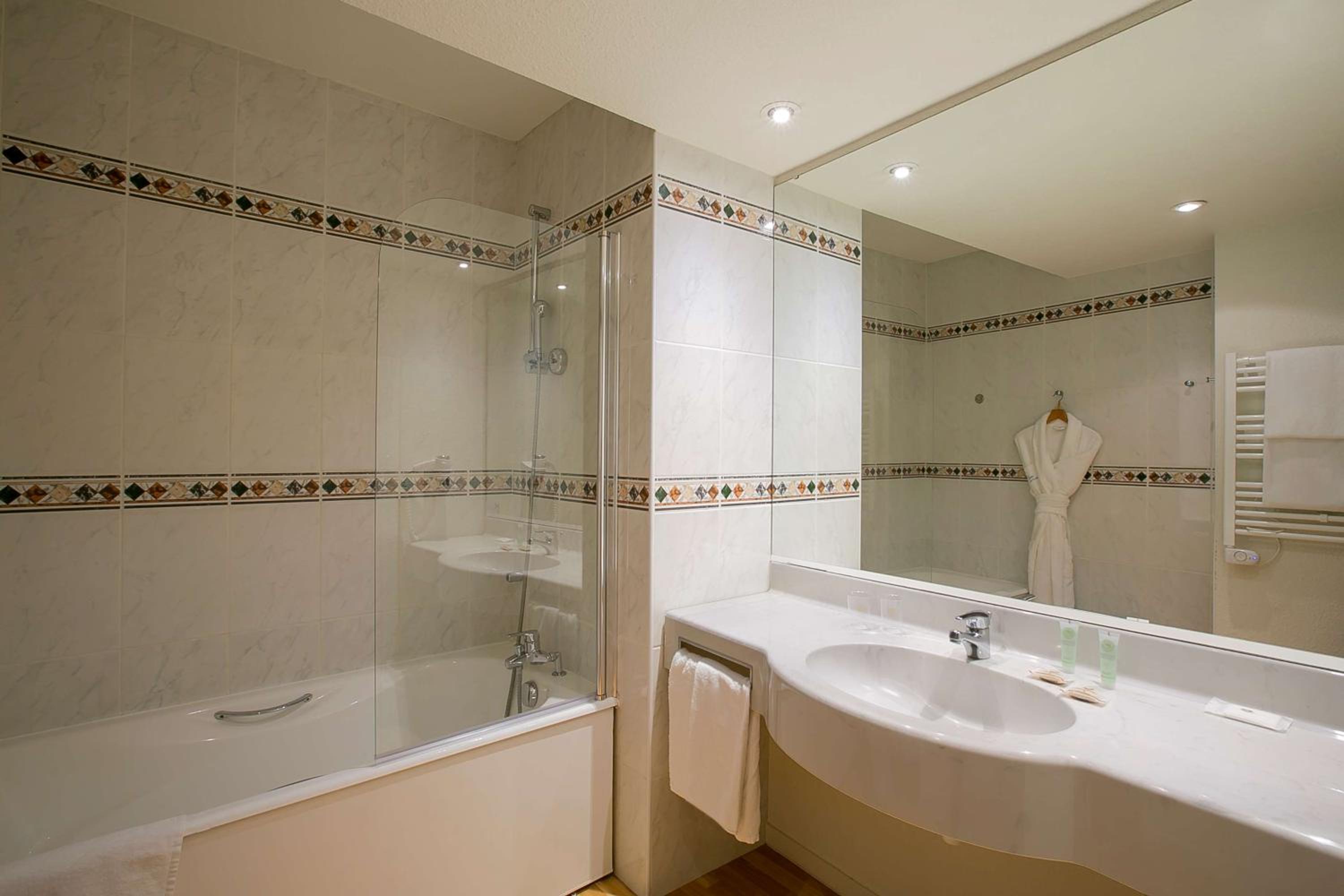 Suite, Queen Bed, Balcony
