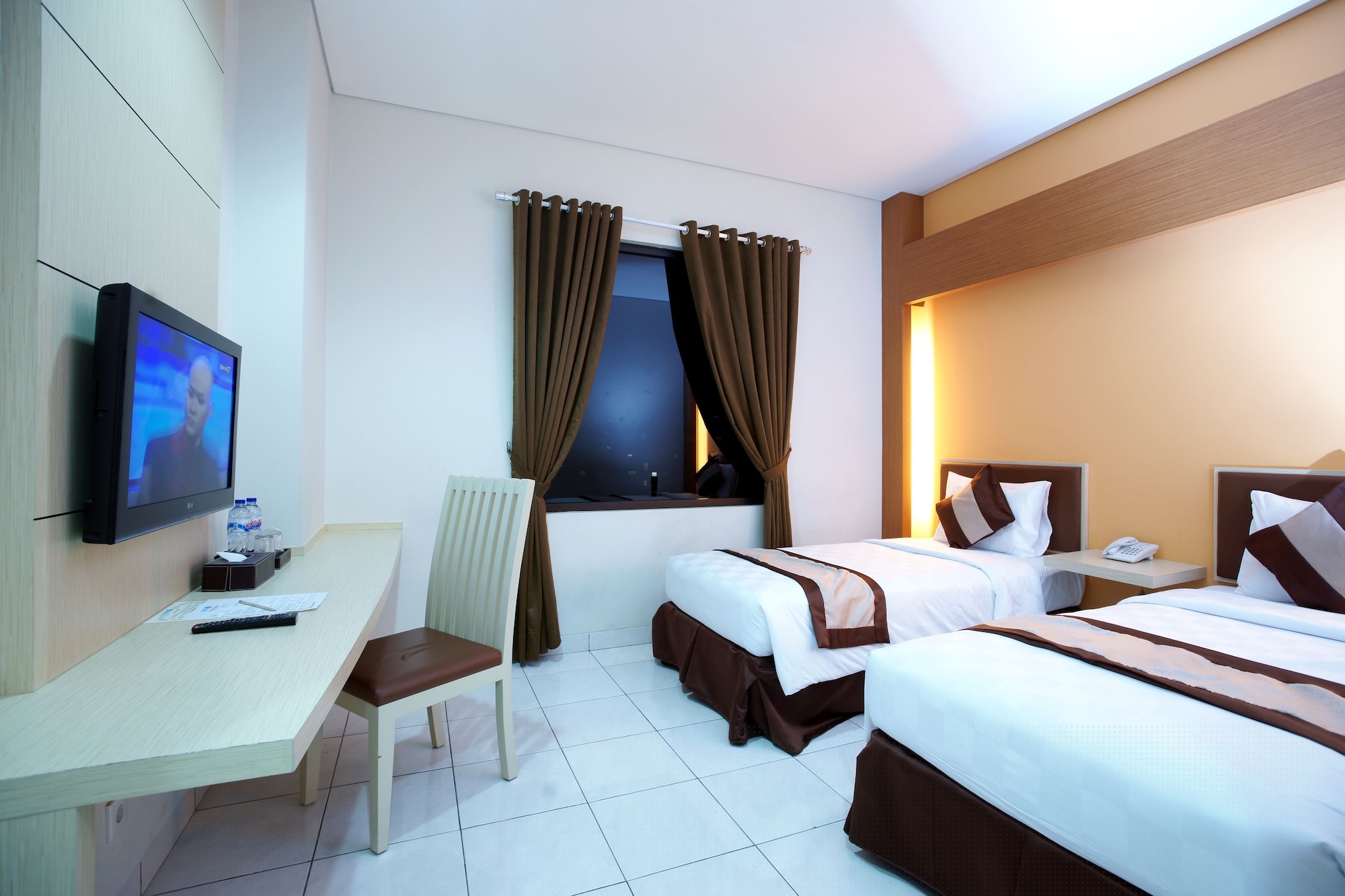 Deluxe, Twin Beds