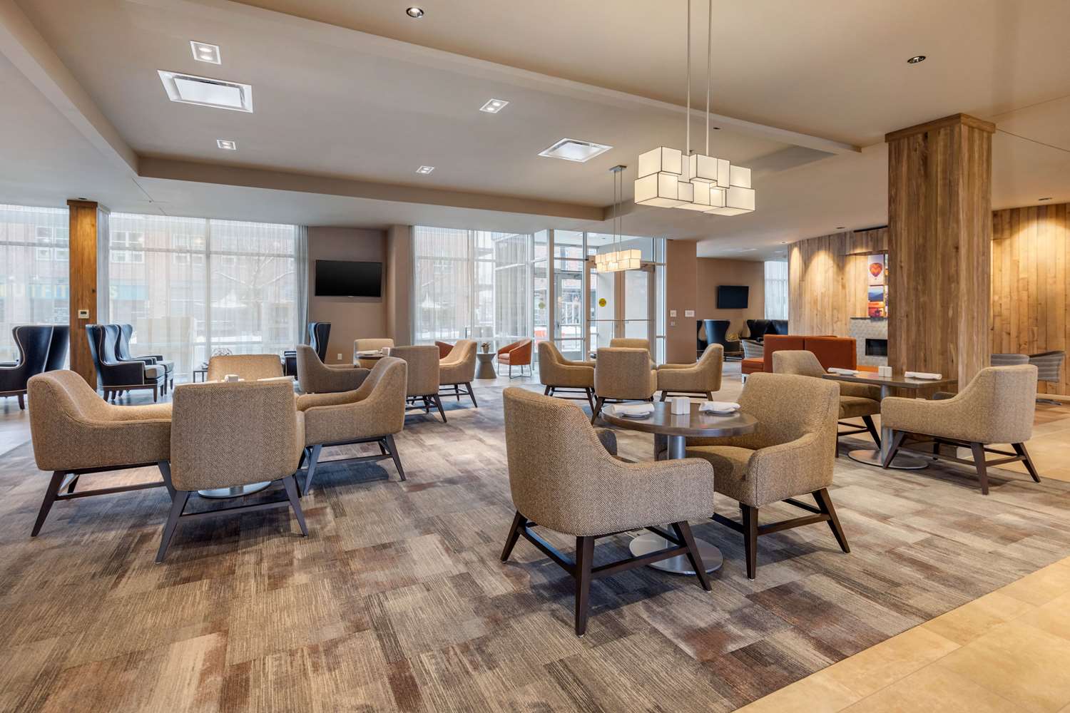 Cambria Hotel Omaha Downtown 22/26