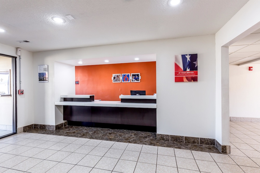 Lobby at Motel6 Troy, IL, TROY - IL