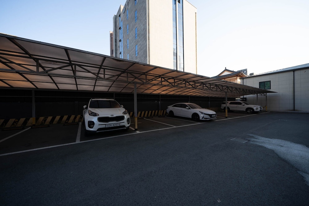 Brown-Dot Hotel Daegu Hyukshin Doshi 45/50