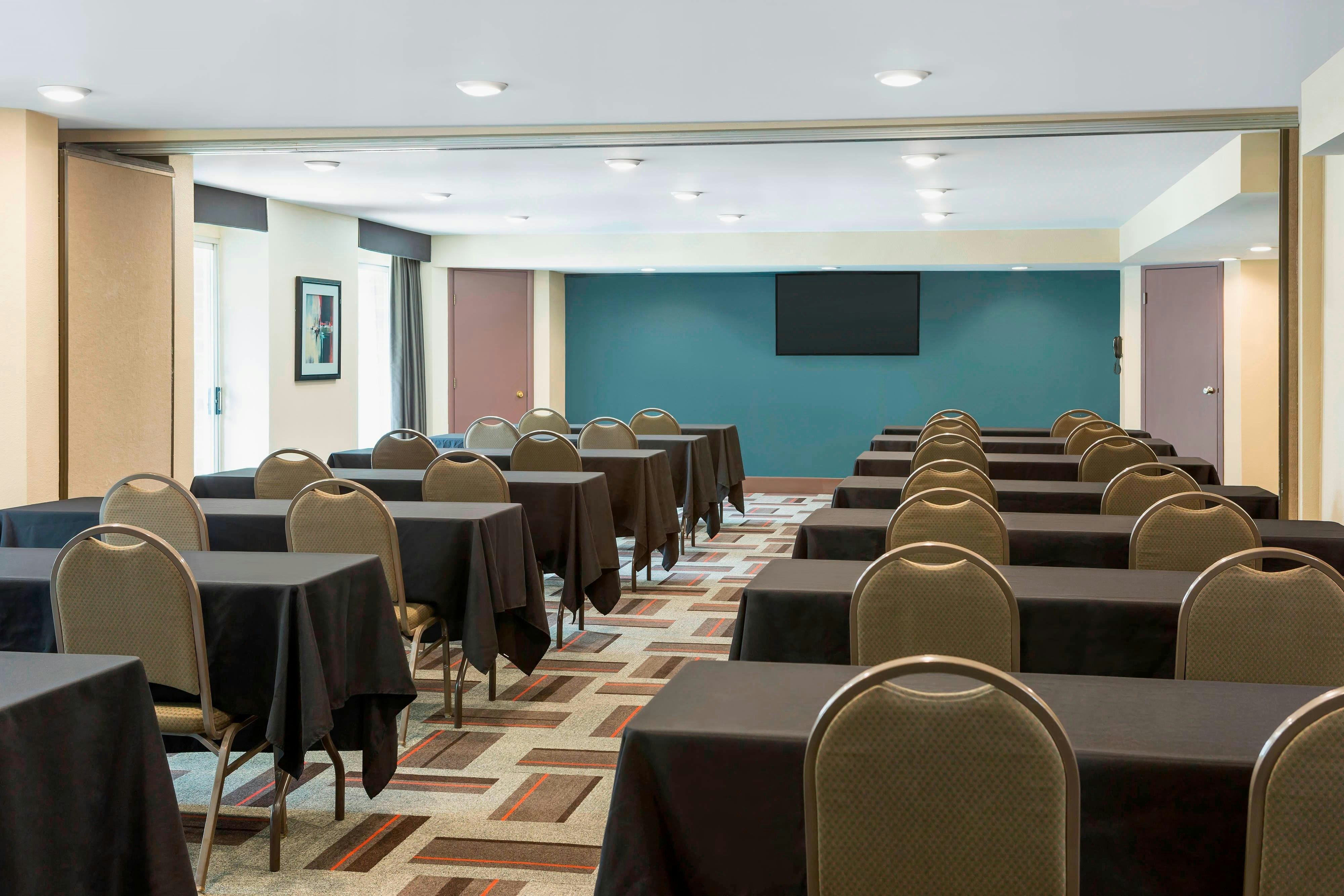 Four Points By Sheraton Buffalo Grove 21/27
