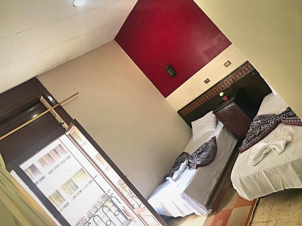 One Season Hostel 26/72