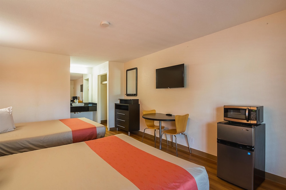 Motel6 Savannah, GA - Midtown 21/44