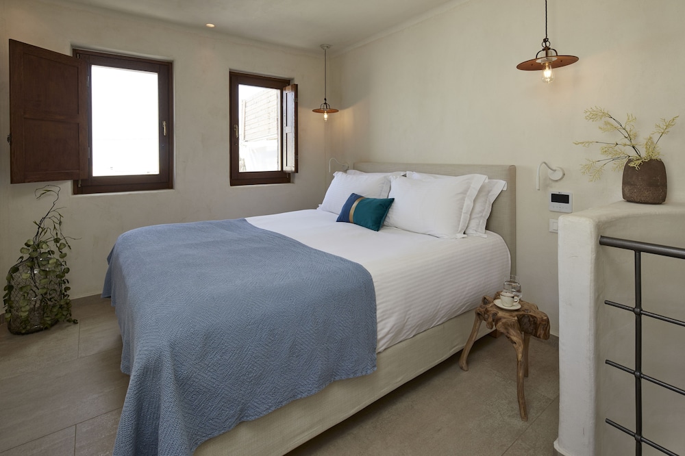 DUPLEX, SUITE, OUTDOOR JETTED TUB
