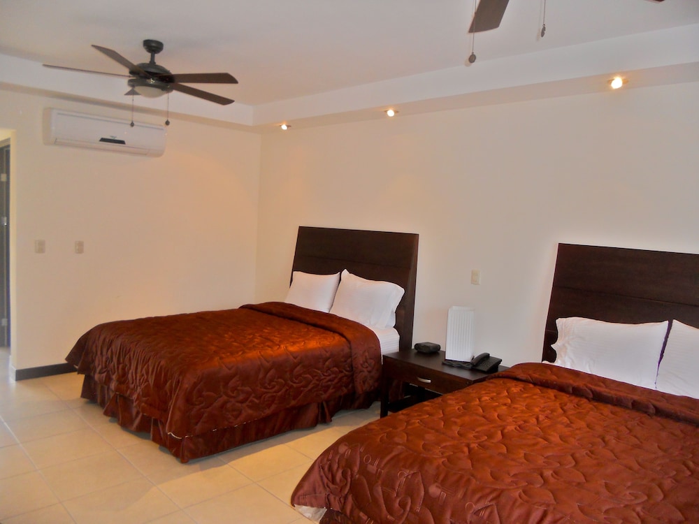Las Espuelas Hotel 24/54