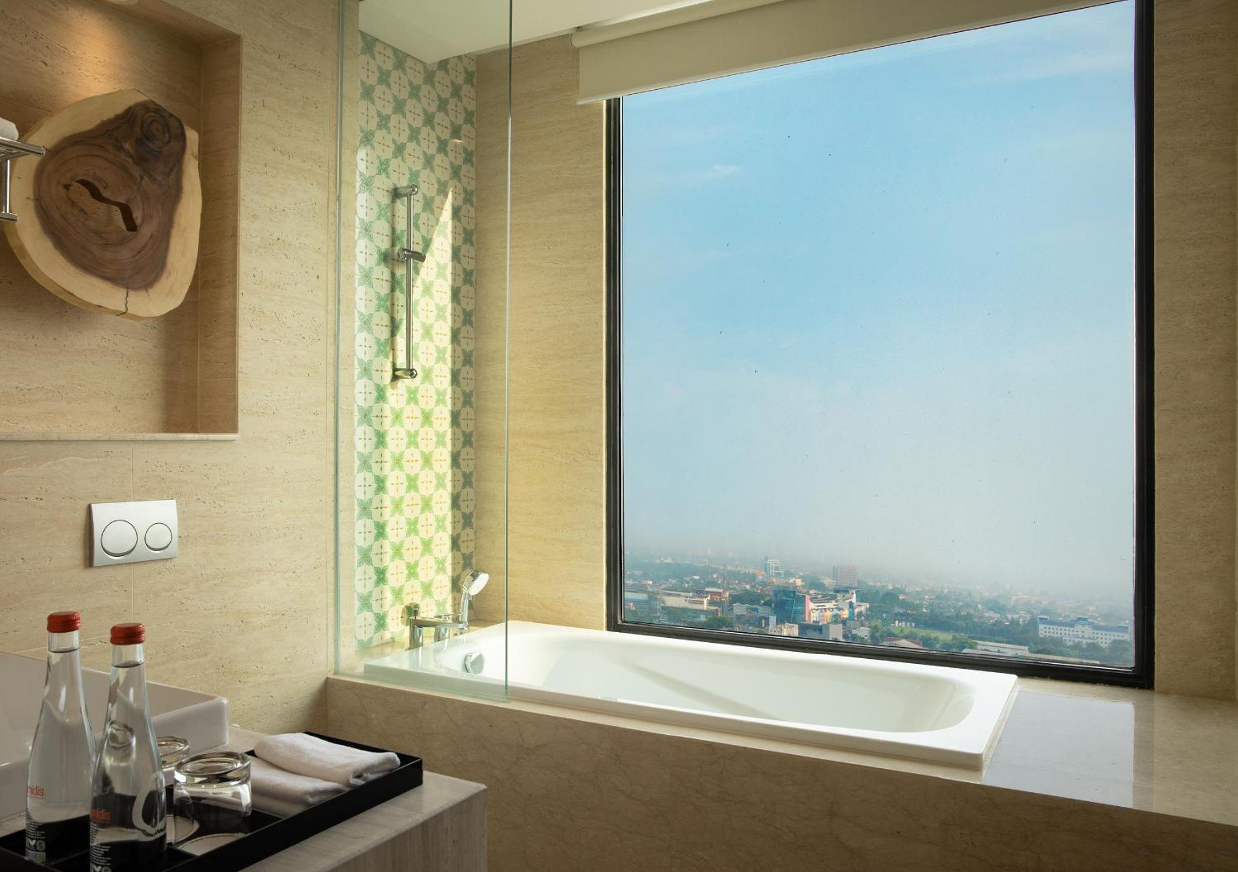 Sunrise, Suite, Trembesi Hotel BSD 5/6