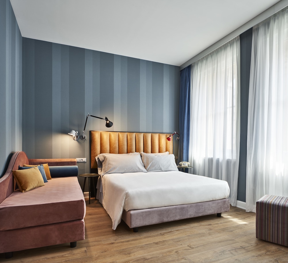 The Modernist Hotel 14/39