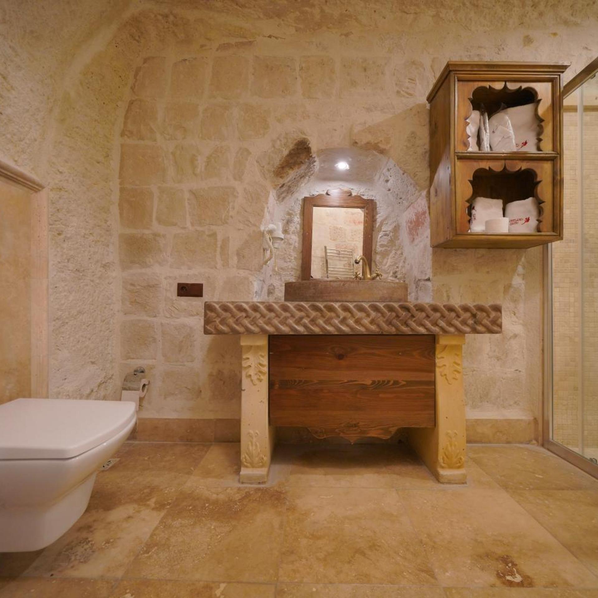 Honeymoon, Suite, FAIRYLAND CAVE HOTEL 6/10