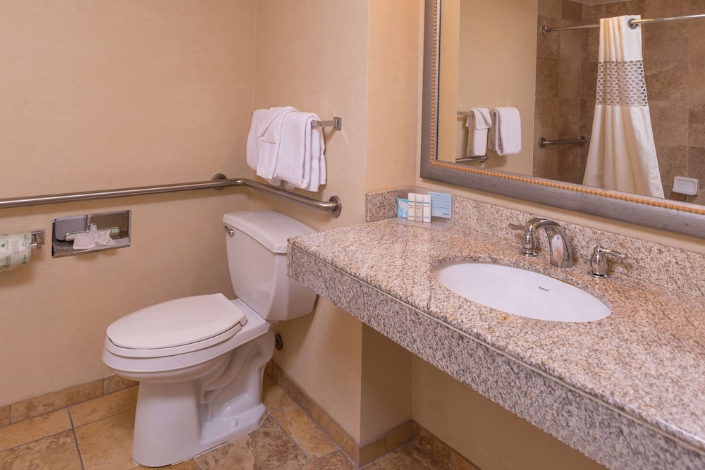Hampton Inn & Suites Charlotte-Arrowood 11/61