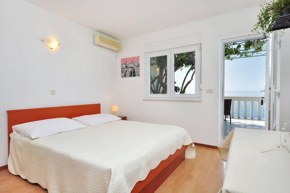VILLA ZANIC 16/50