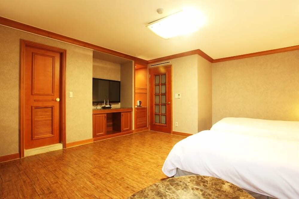 KARAK TOURIST HOTEL 13/50