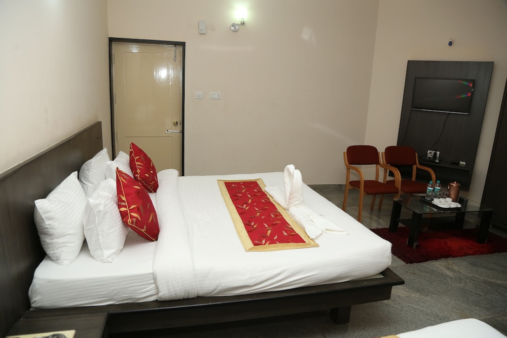Soundarya Hotel 17/38