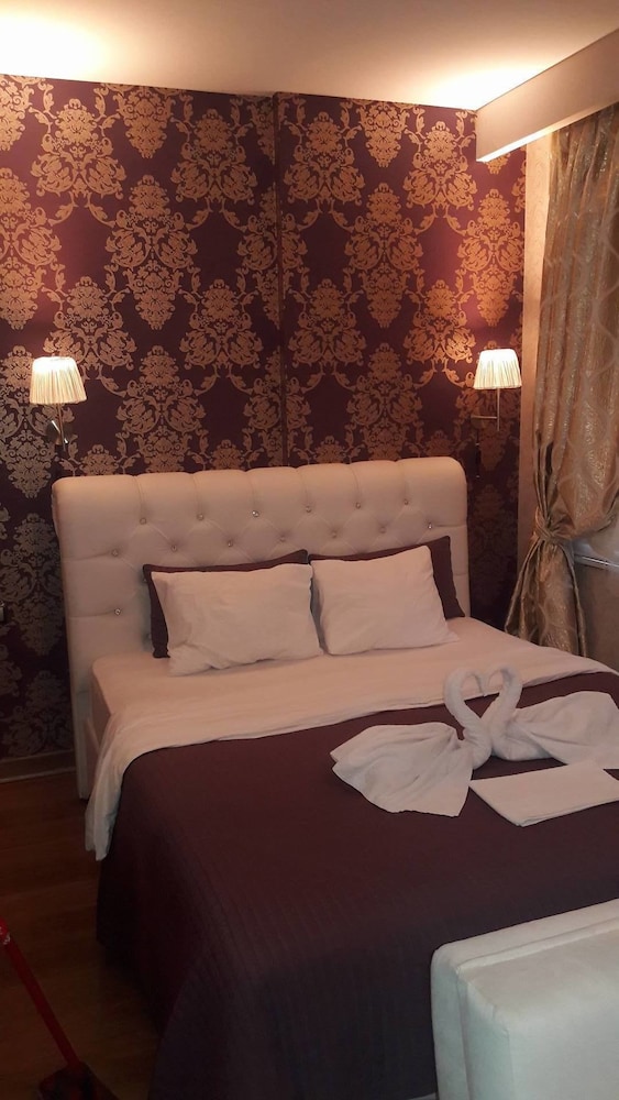 Ottoman Suites 37/50