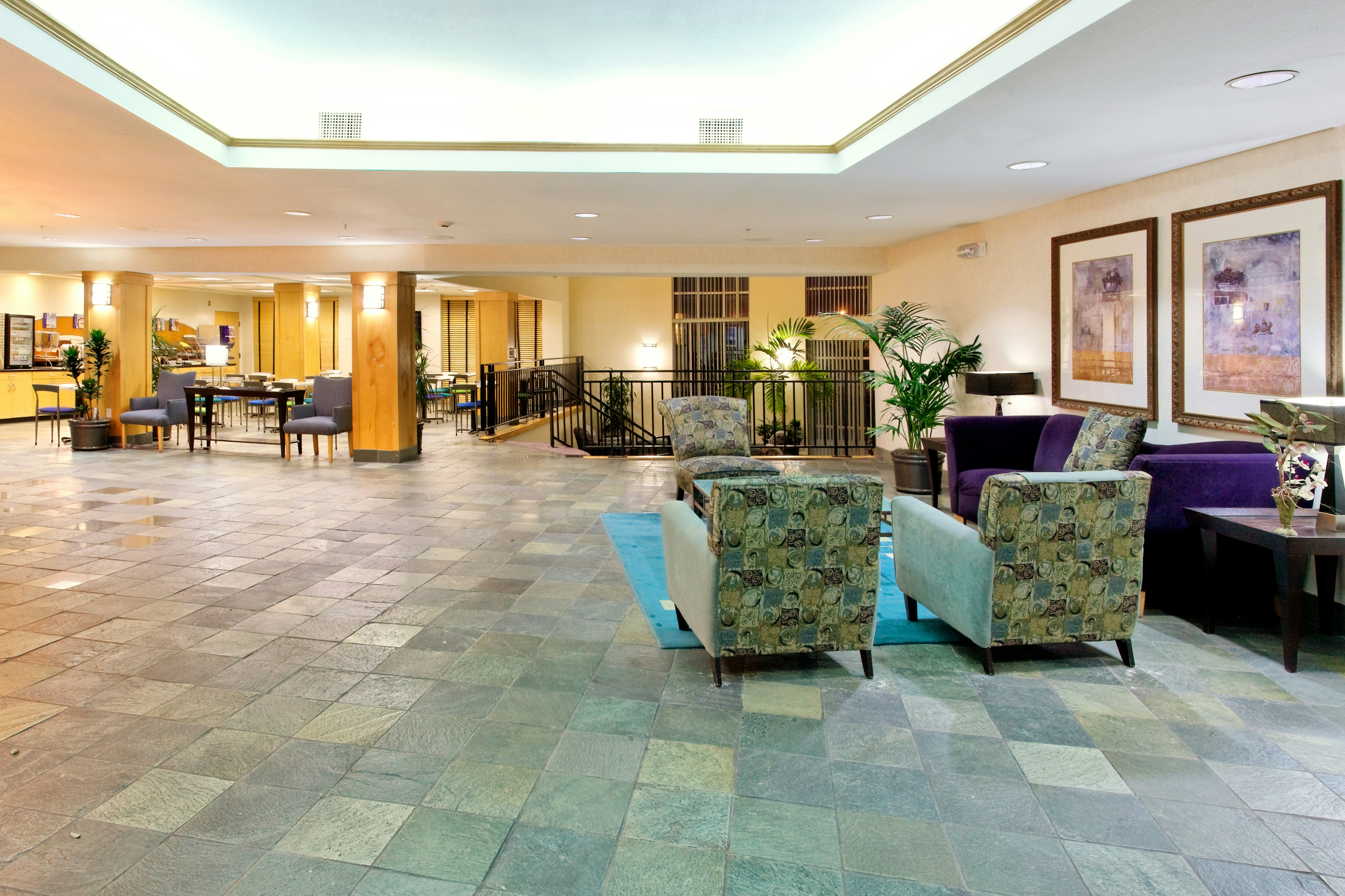 Holiday Inn Express & Suites San Antonio Rivercenter Area, an IHG Hotel 12/50