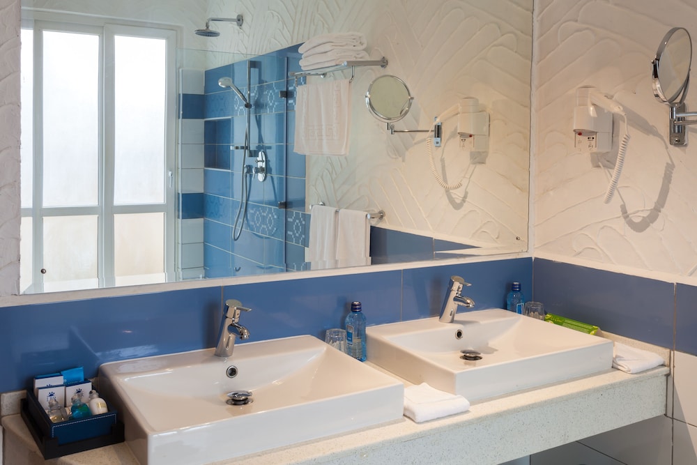 Leopard Beach Resort and Spa 60/66