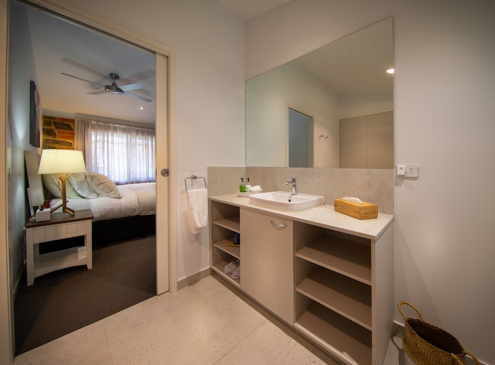 BRIGHT MYSTIC VALLEY HOLIDAY UNITS 44/47