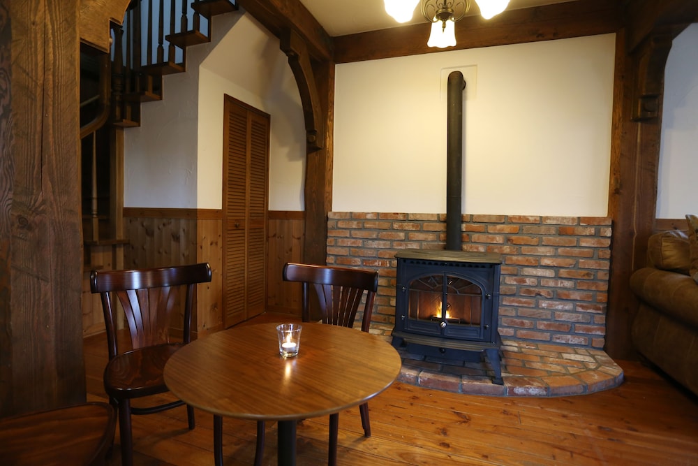 Bliss Lodging 42/44