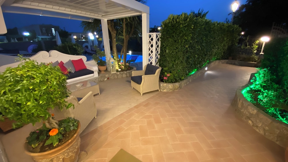 Capri Bougainville 44/49