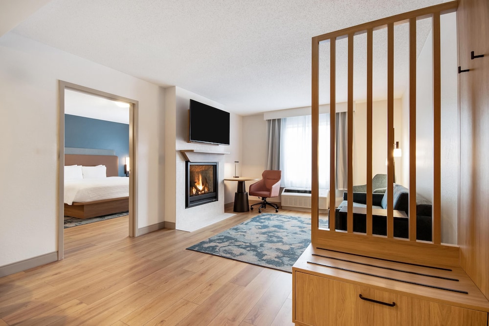 جناح بسرير كينج مع أريكة بمطبخ صغير، Hampton Inn Rutland 3/5
