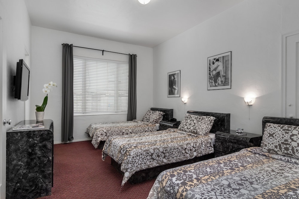 Tropics Hotel And Hostels 18/49