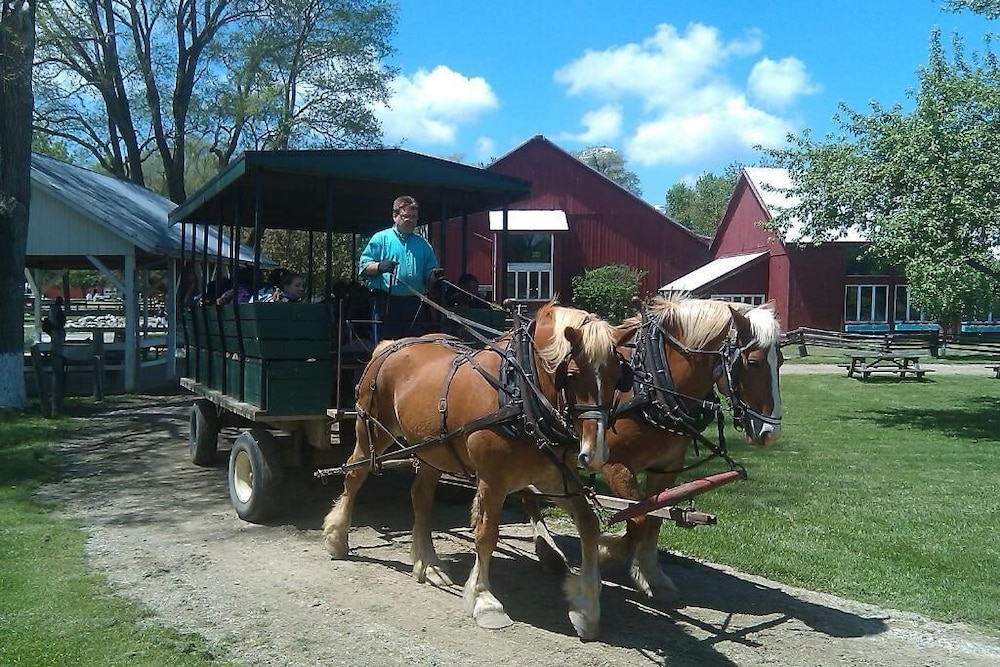 The Inn at Amish Acres 39/44