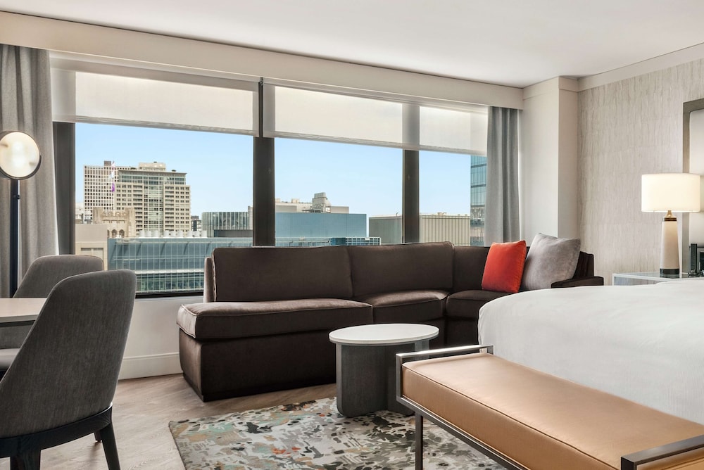 DoubleTree by Hilton Hotel Chicago Magnificent Mile 48/79