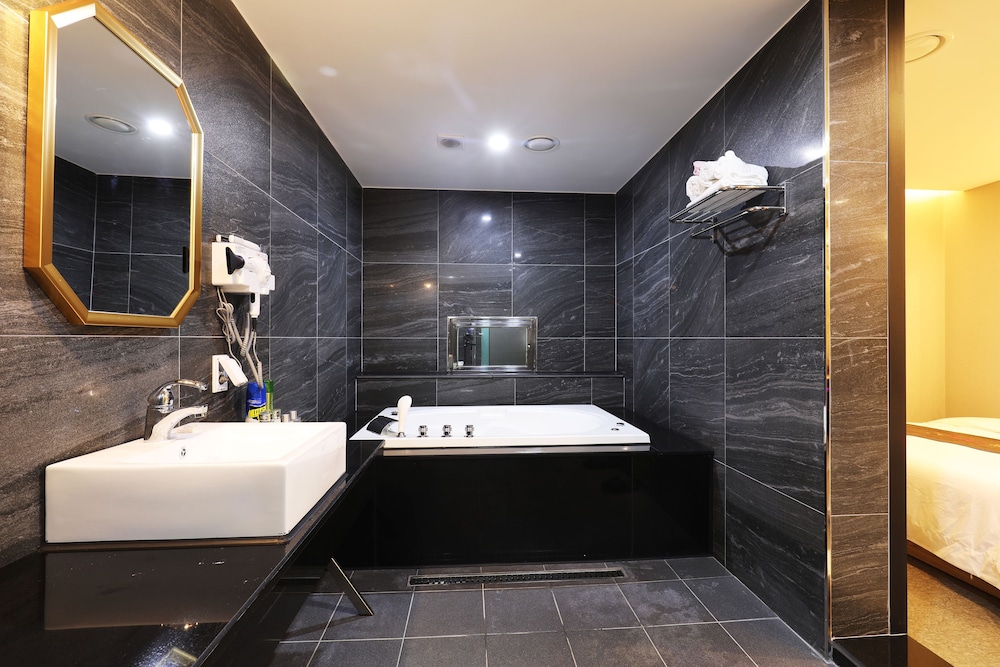 Sm Boutique Hotel 46/50