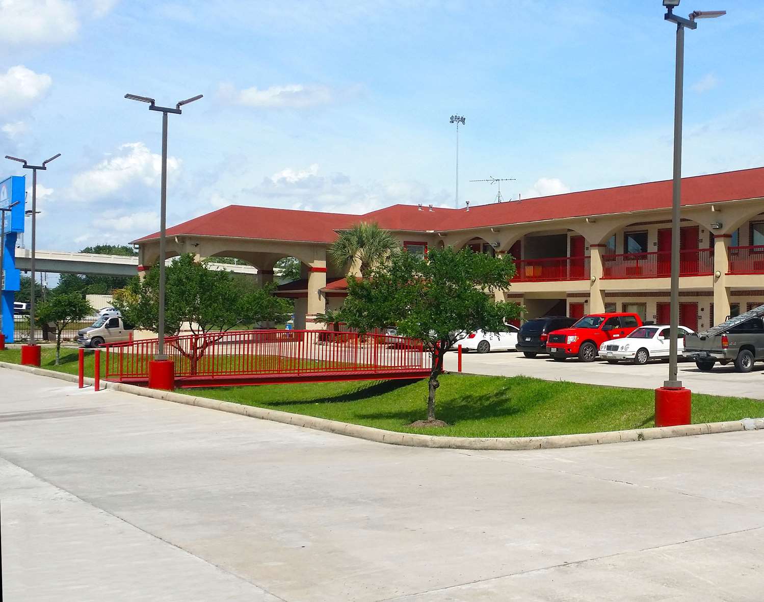 Americas Best Value Inn & Suites Houston NE 18/18