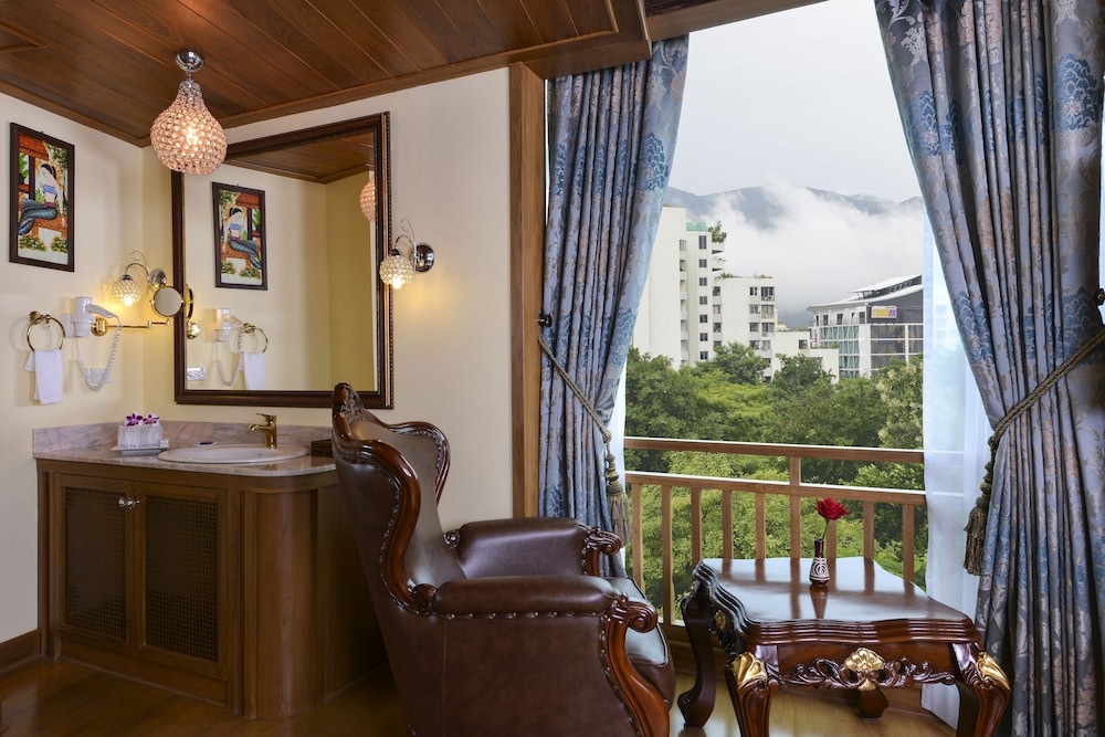 Peak Nimman Prestige Hotel 10/68