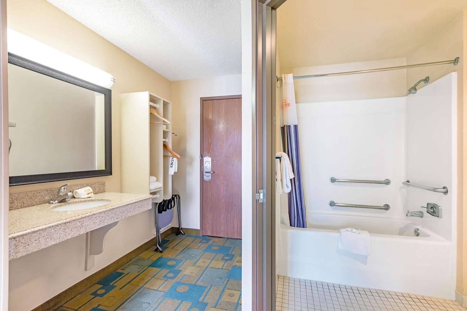 La Quinta Inn & Suites by Wyndham El Paso East 37/37