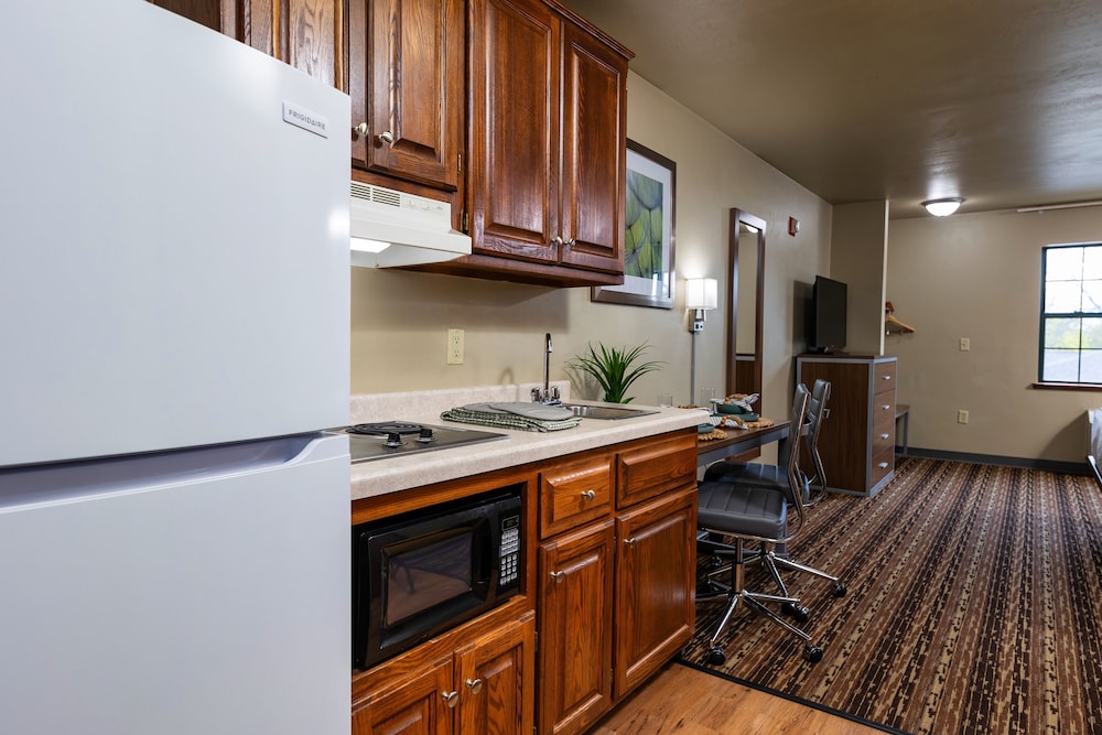 Extended Stay Airport 34/50