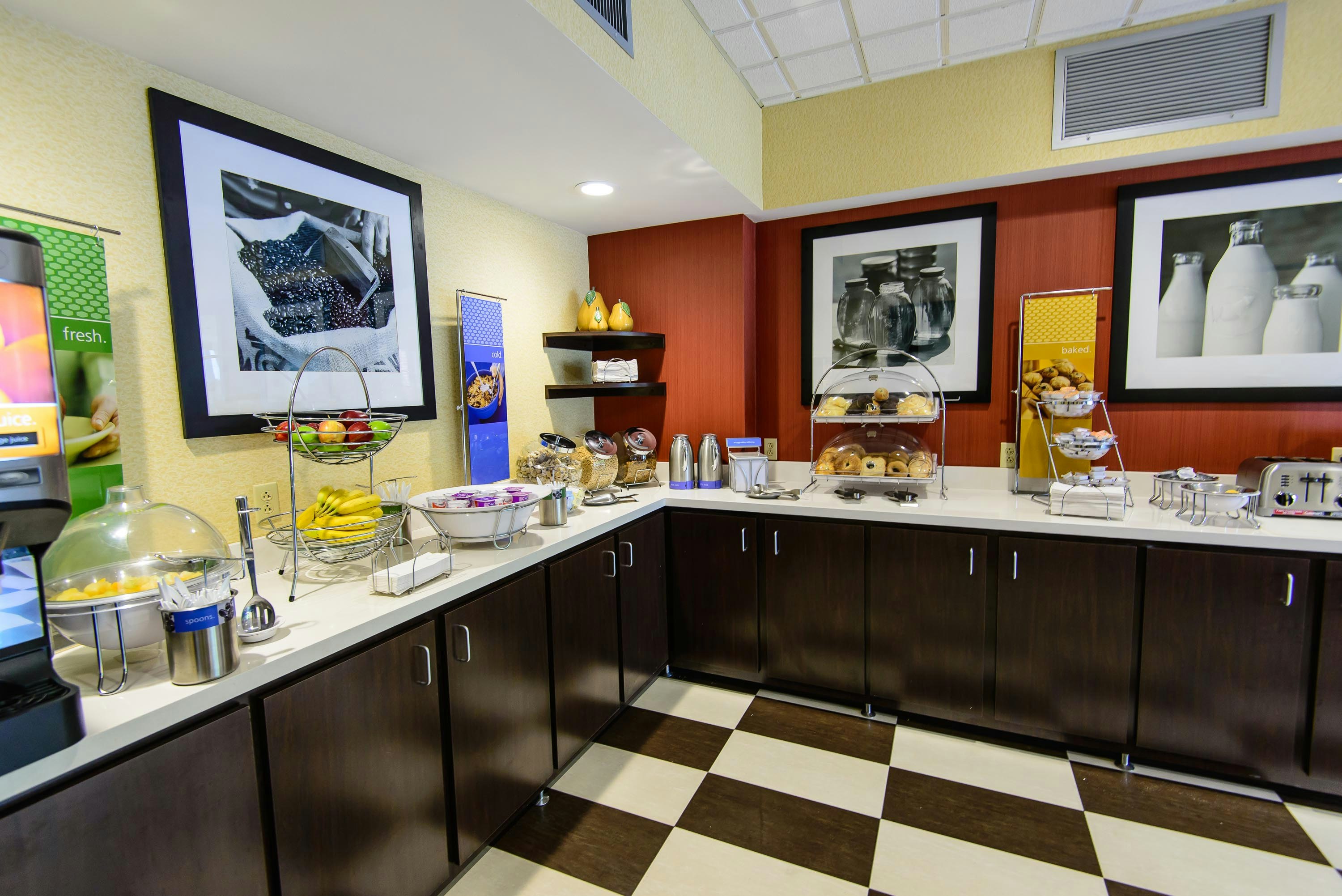 Hampton Inn Houston-Pearland 13/81