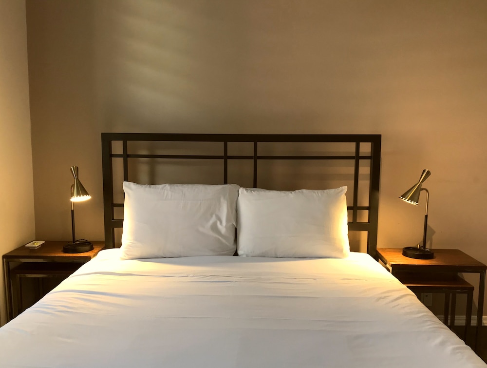 Touchstone Hotel 26/45