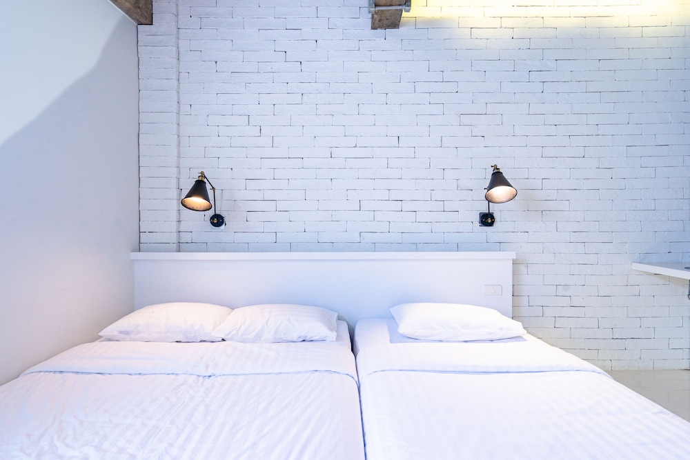 Siam Plug In Hostel 10/50