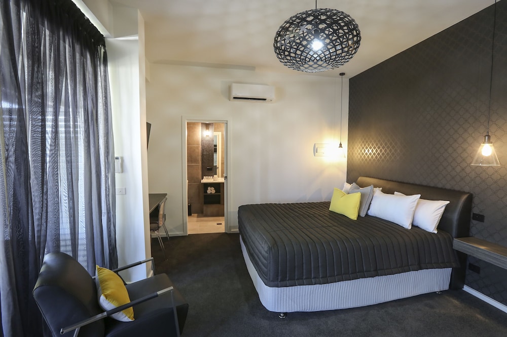 Indulge CBD Apartments 19/50