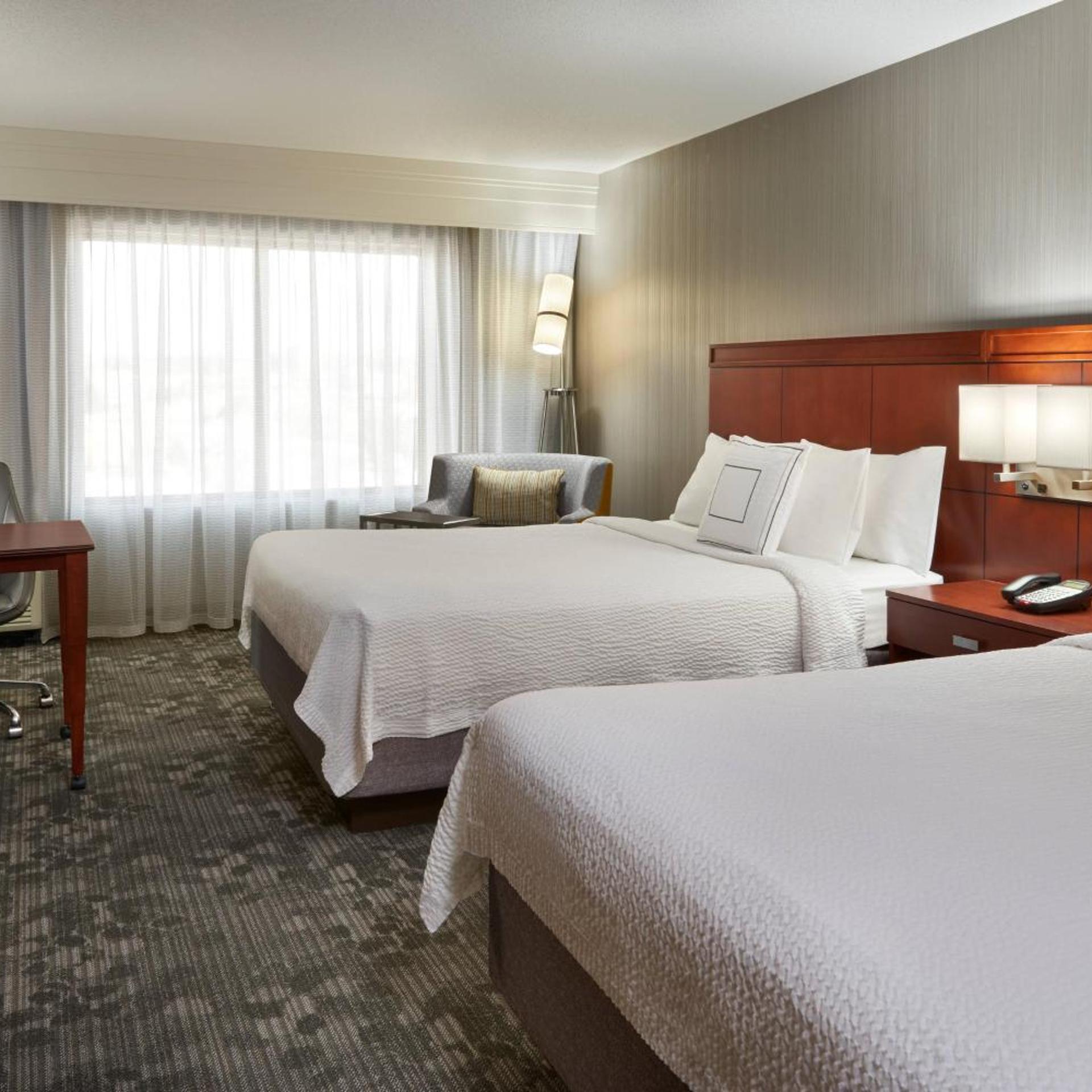 Room, 2 Queen Beds, Bathtub, Accessible