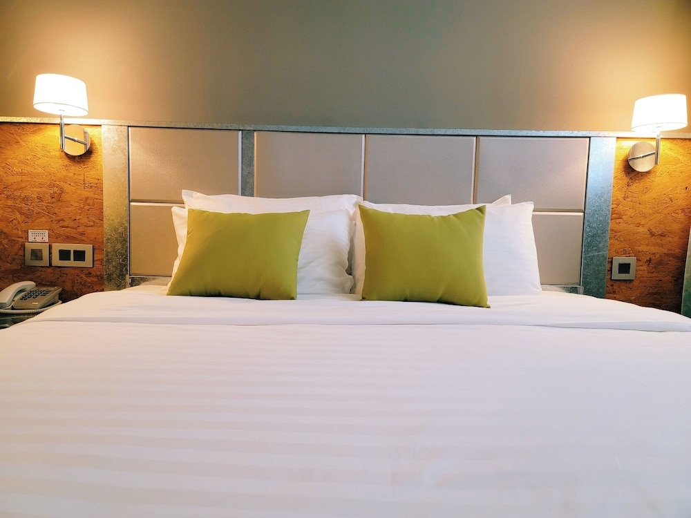 Ind Hotel 17/40