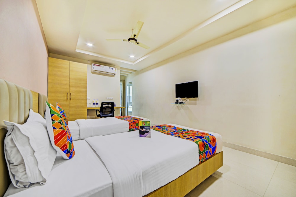 Oyo 14745 Veeraj Suites 9/50