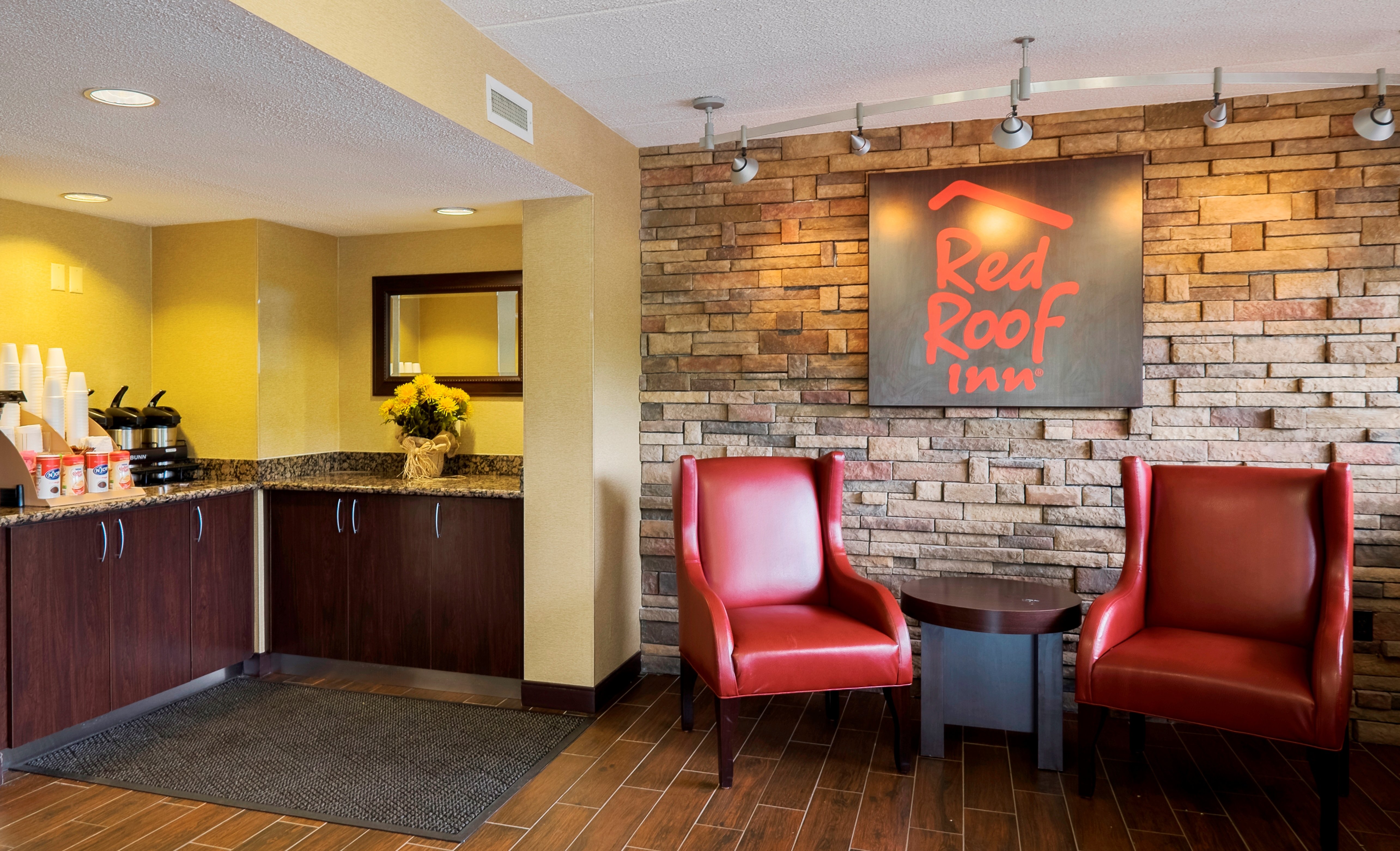 Red Roof Inn Edison 24/27