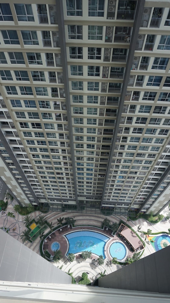 High-Floor River-View Apartment 7/50