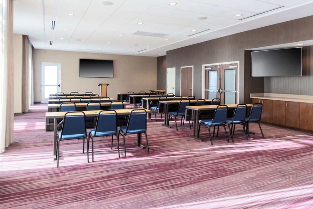 Courtyard By Marriott Indianapolis West-Speedway 36/44