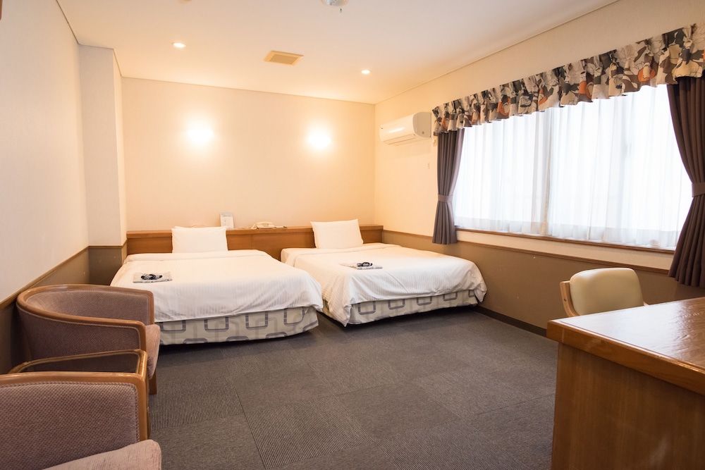 Crown Hotel Okinawa 14/75