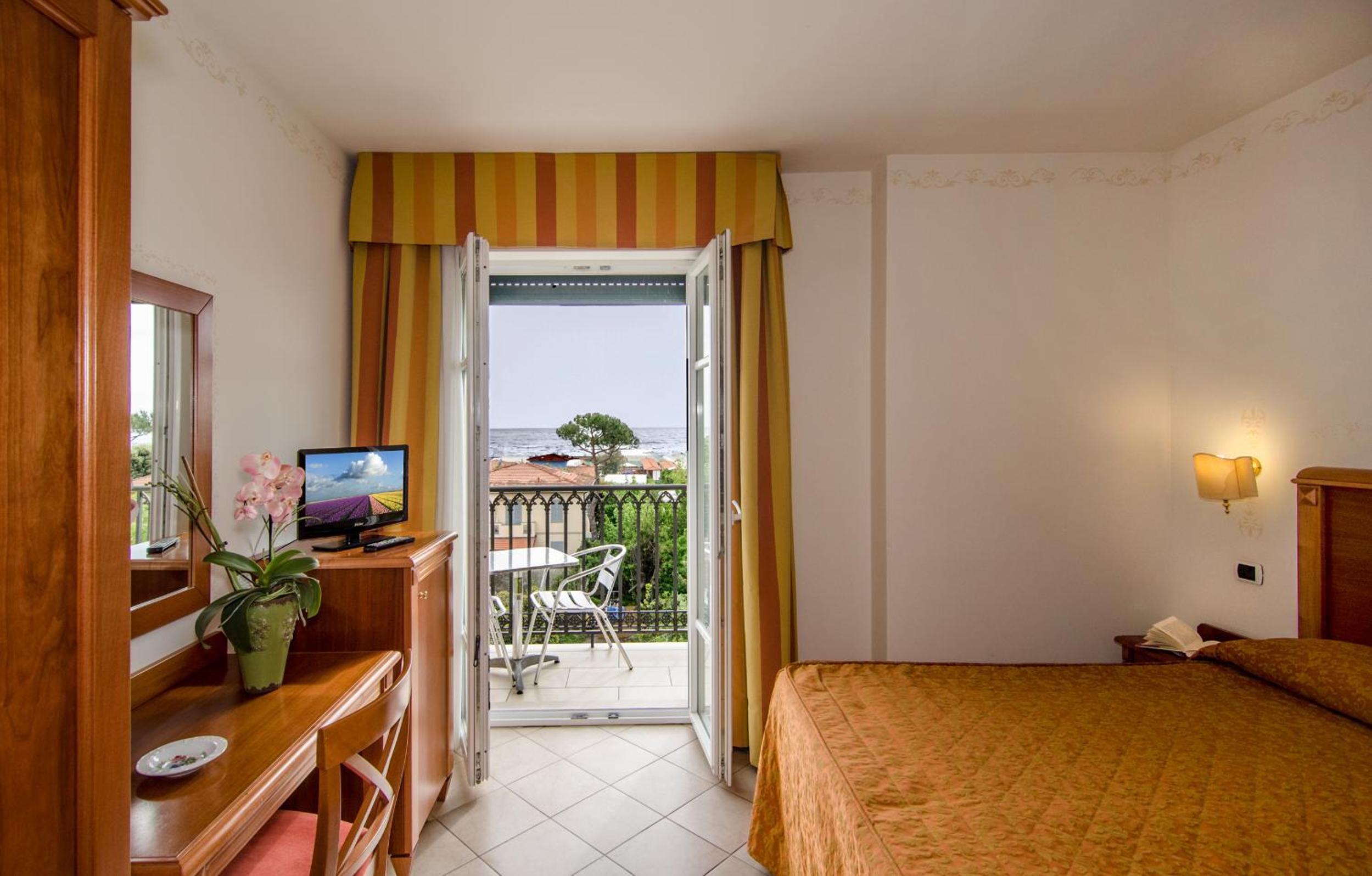 HOTEL VILLA OMBROSA 18/52