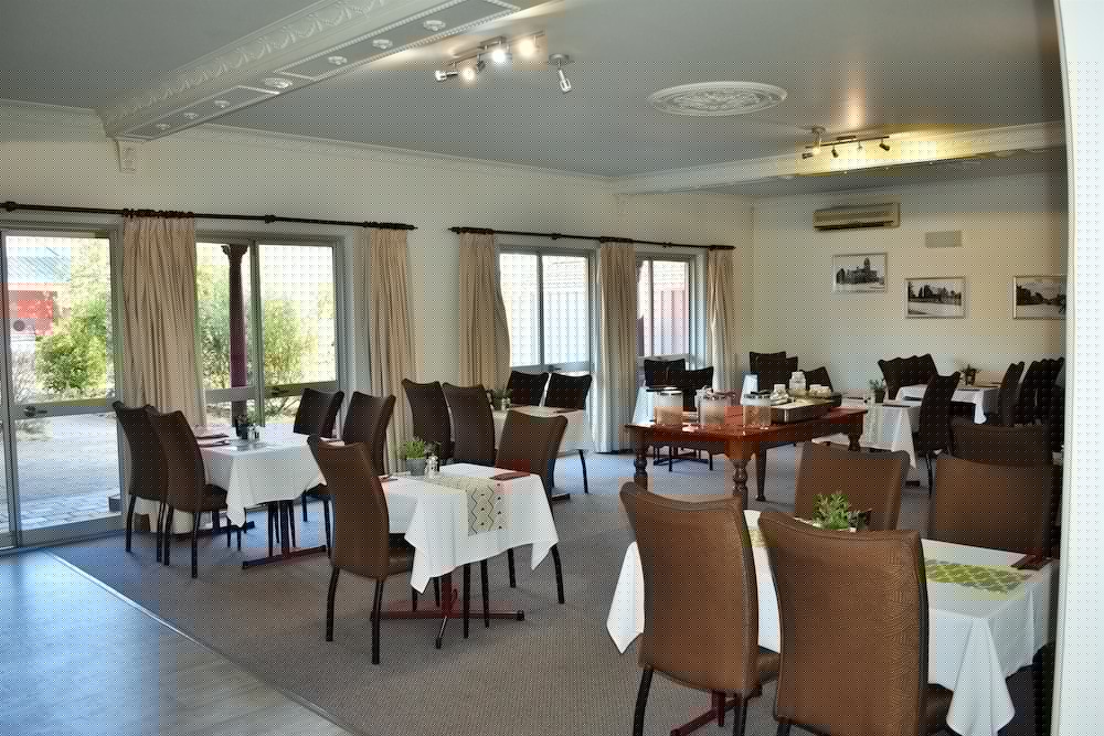 The Henry Parkes Tenterfield Ex Best Western 41/46
