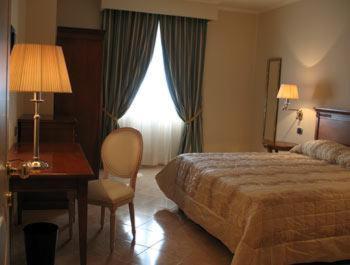 Room, Single, Double Bed