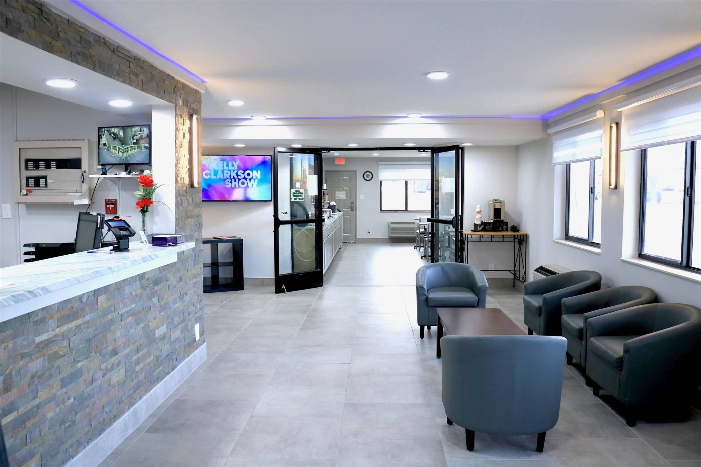 Econo Lodge Inn & Suites Southeast 5/8