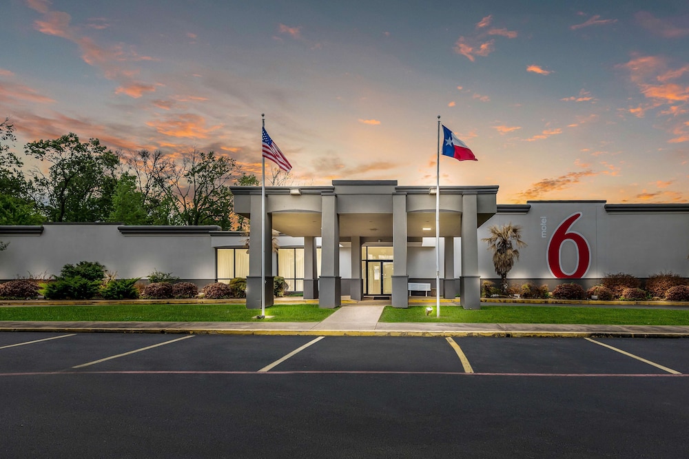 Motel6 Henderson, TX 33/44